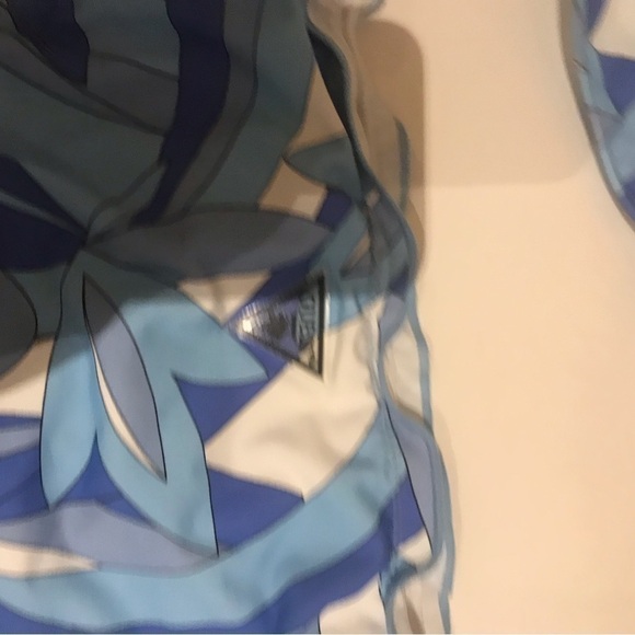 Guess swimming suit nwot​​​​​​​​ - Picture 5 of 6